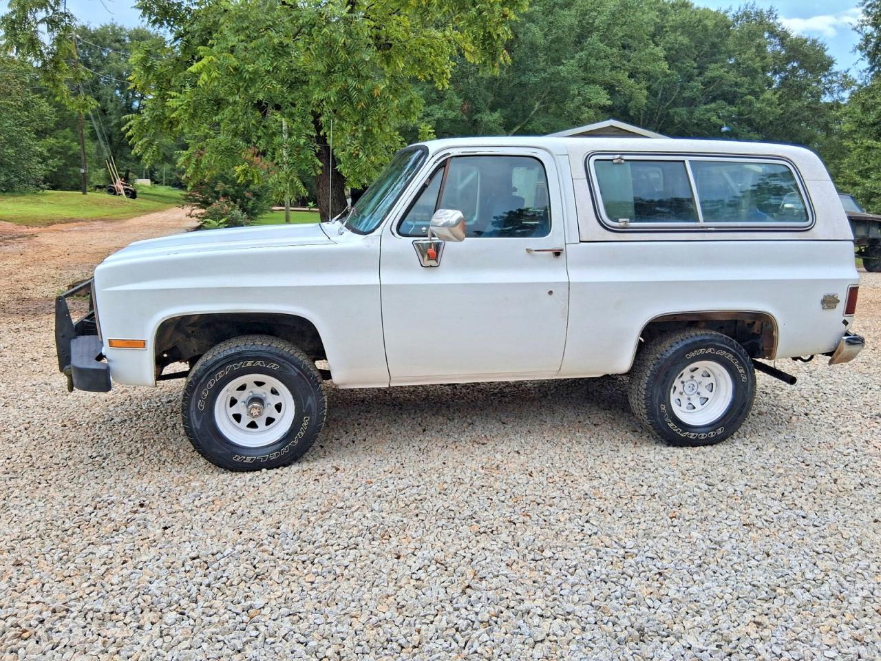 1983 Chevrolet Blazer K10 White vin: 1G8EK18L4DF11358