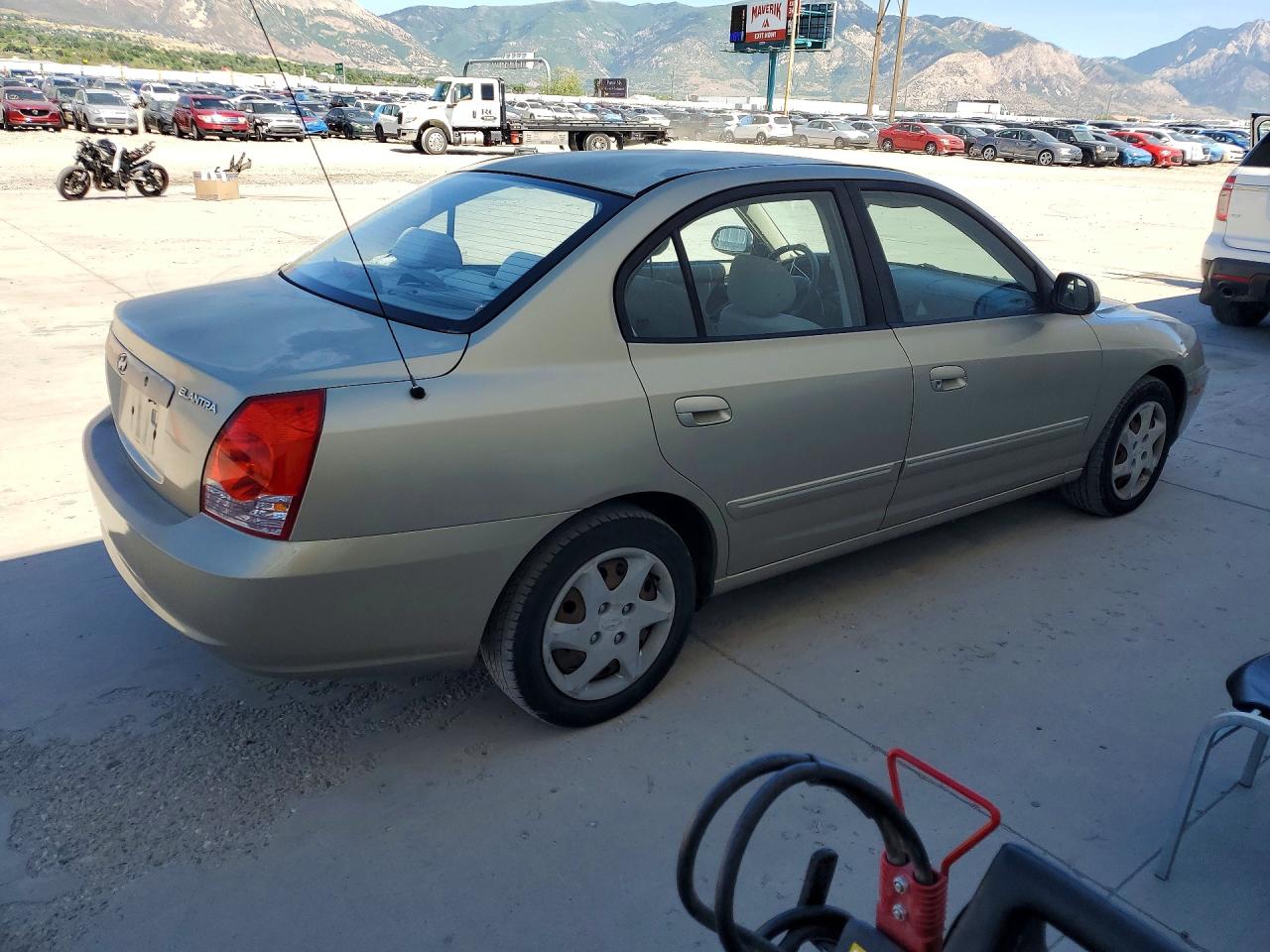 2005 Hyundai Elantra Gls Beige vin: KMHDN46D25U051029