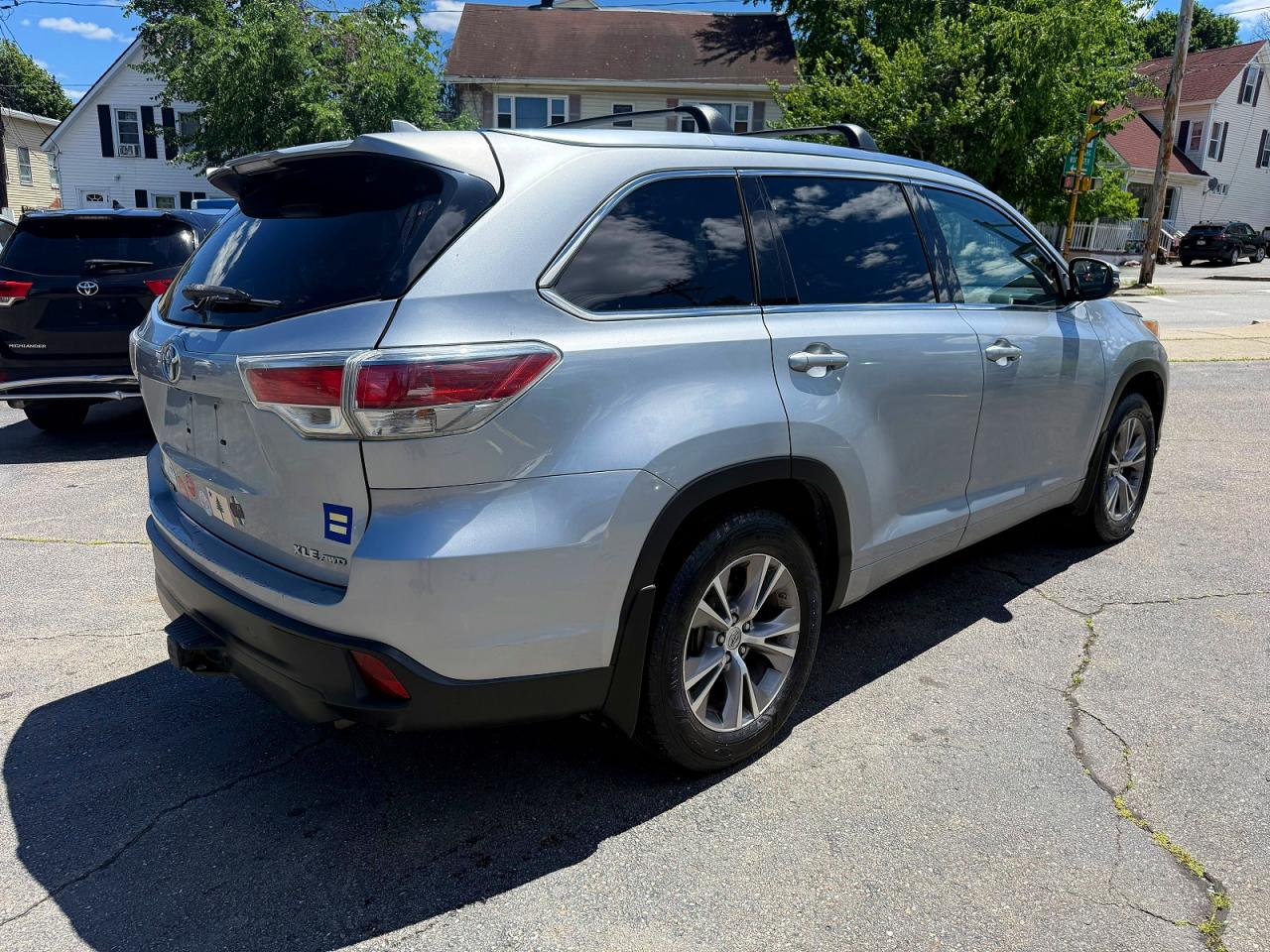 2015 Toyota Highlander Xle Silver vin: 5TDJKRFH3FS075698
