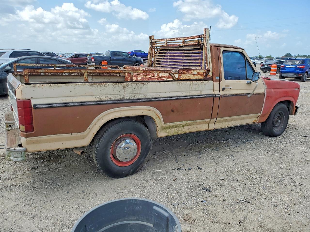 1985 Ford F150 Коричневый vin: 1FTCF15FXFPA46899