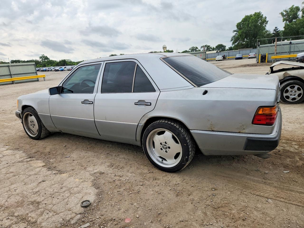 1991 Mercedes-benz 300 E Silver vin: WDBEA30D9MB464730