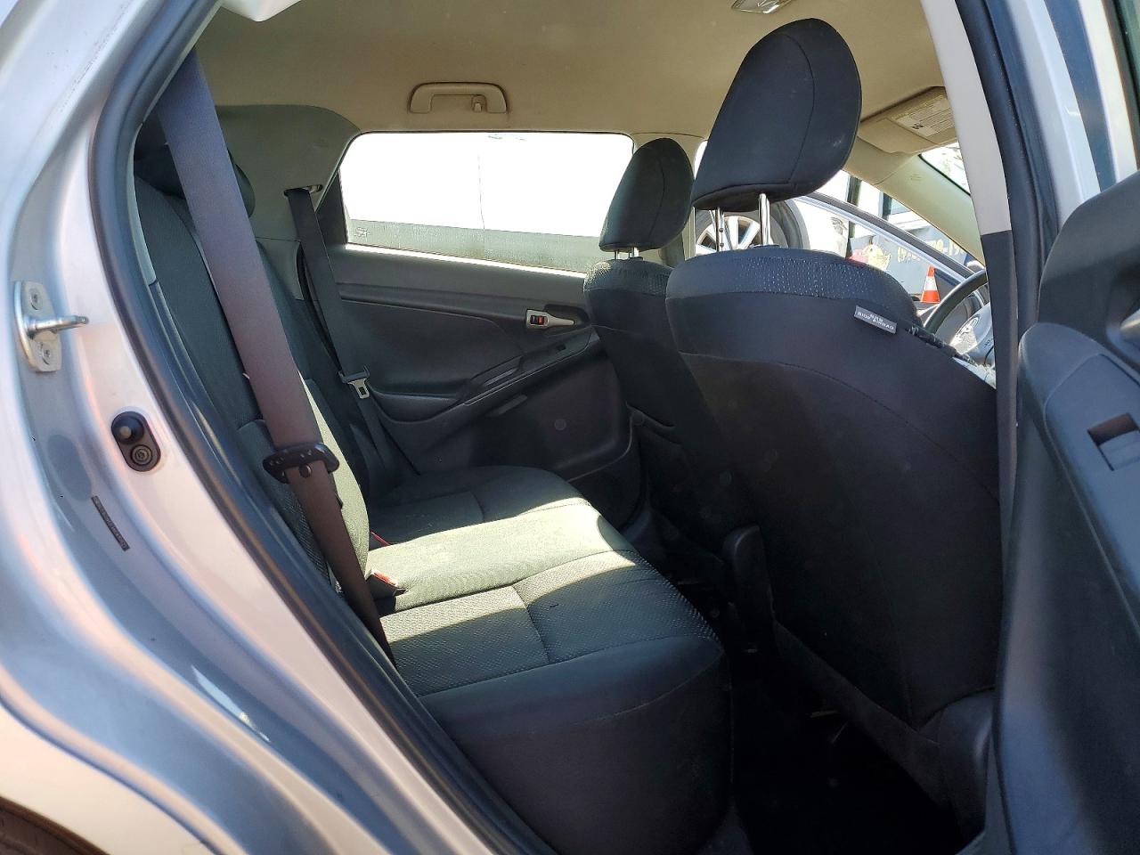 2010 Toyota Matrix Base Silver vin: 2T1KU4EE1AC415831
