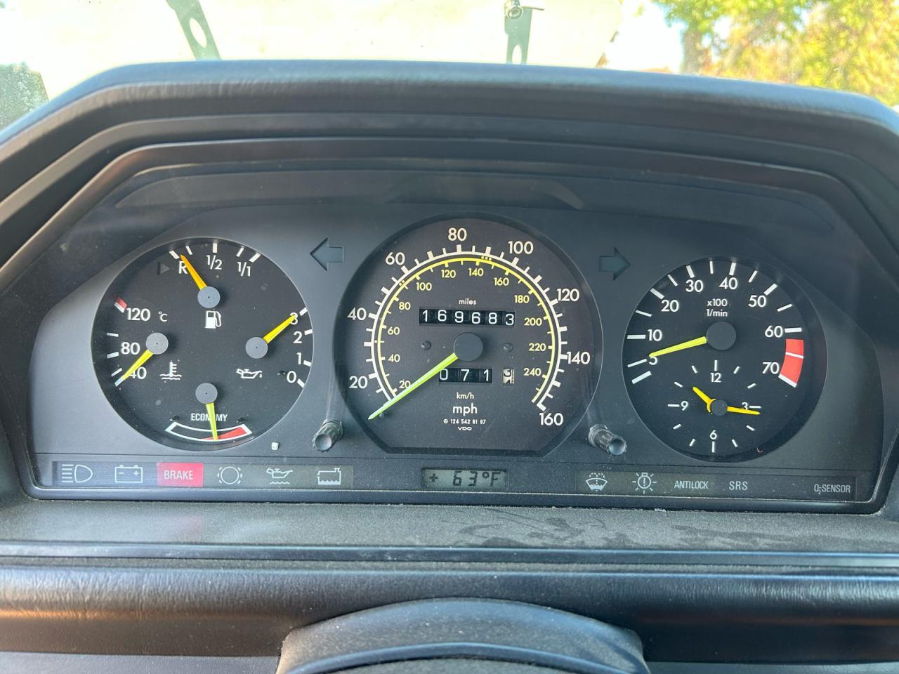 1986 Mercedes-benz 300 E Gold vin: WDBEA30DXGA214357