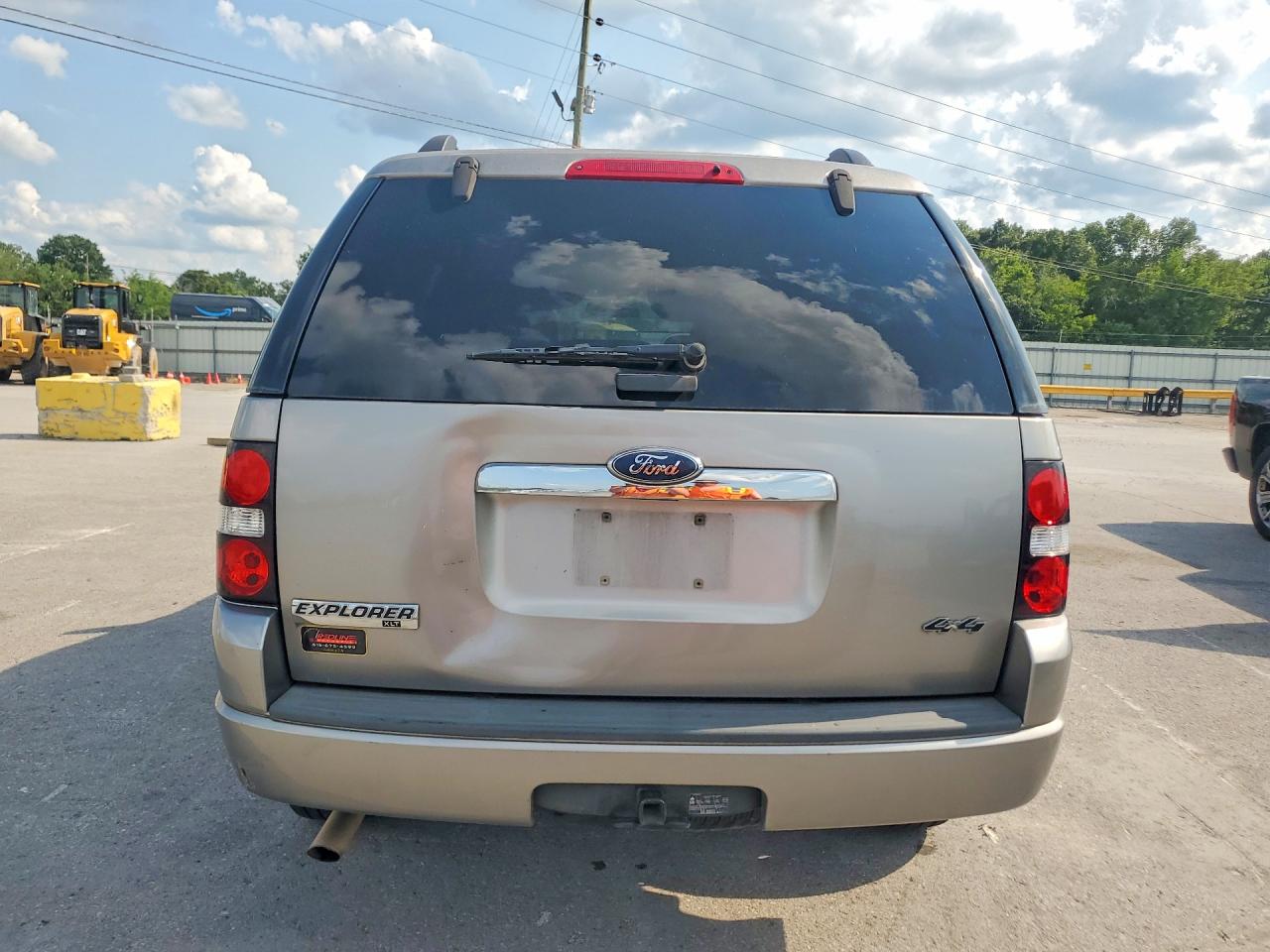 2008 Ford Explorer Xlt Silver vin: 1FMEU73888UB22772