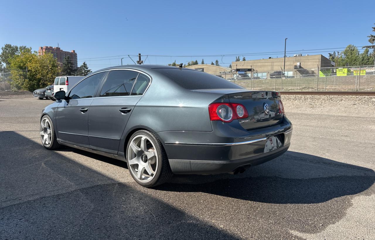 2010 Volkswagen Passat 2.0t Серый vin: WVWAK9AN5AP043822