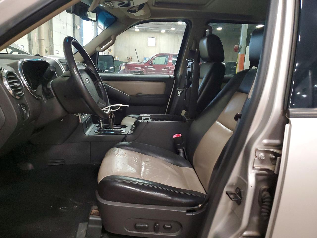 2007 Ford Explorer Xlt Silver vin: 1FMEU73837UB23634