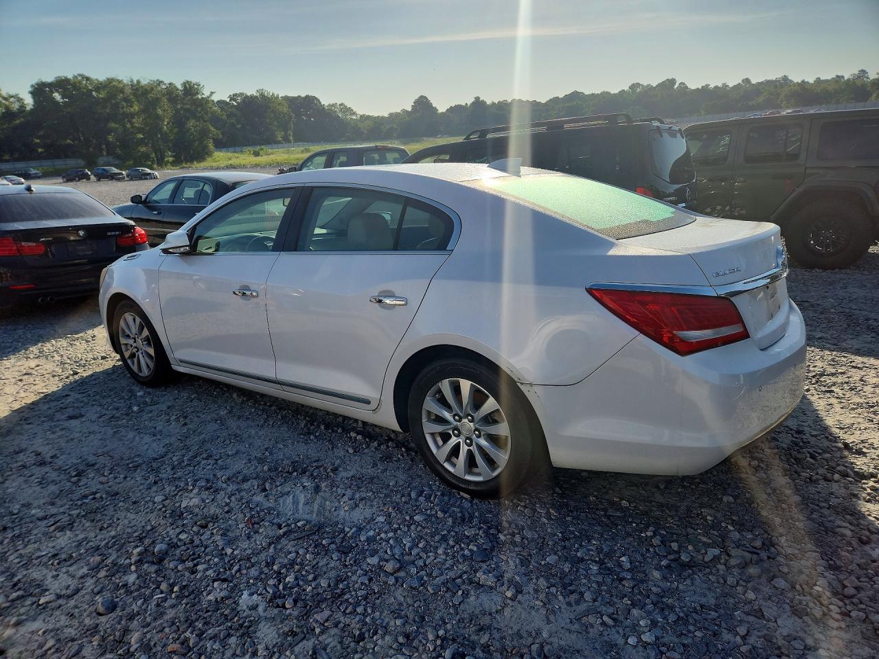 2015 Buick Lacrosse White vin: 1G4GB5GR1FF273105