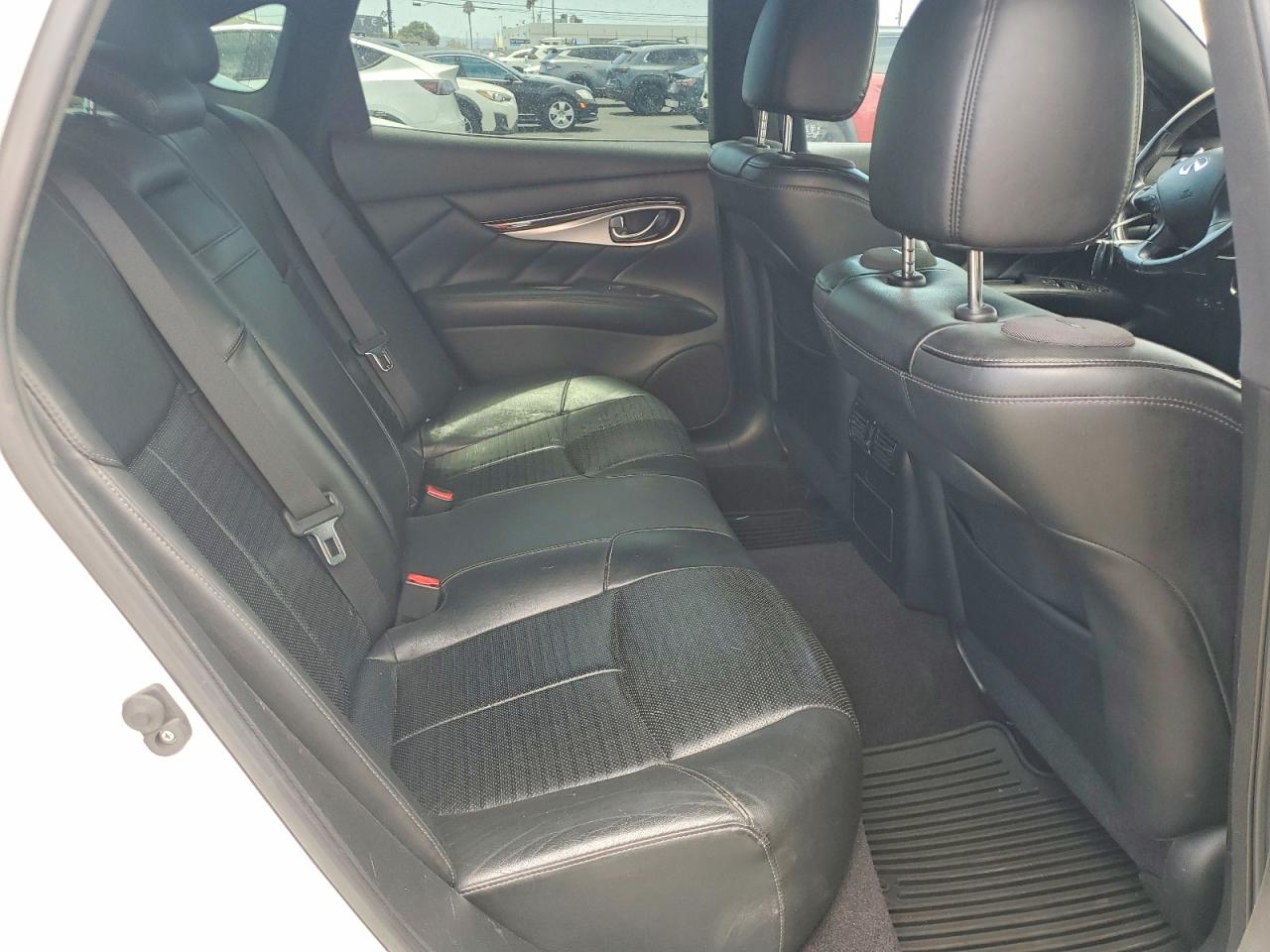 2015 Infiniti Q70 3.7 White vin: JN1BY1AP3FM542703