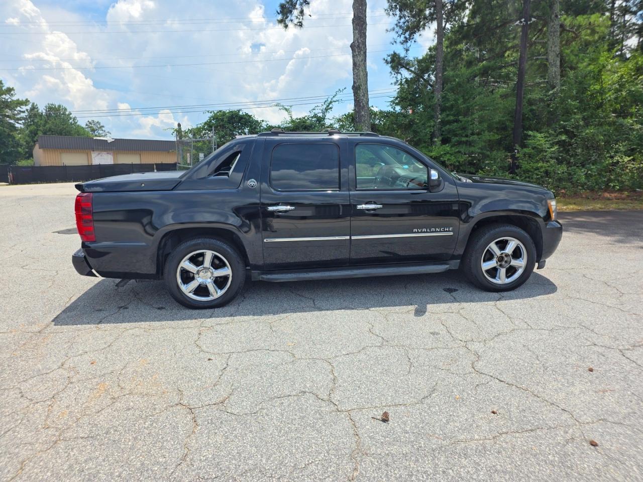 2013 Chevrolet Avalanche Ltz Black vin: 3GNTKGE76DG146093