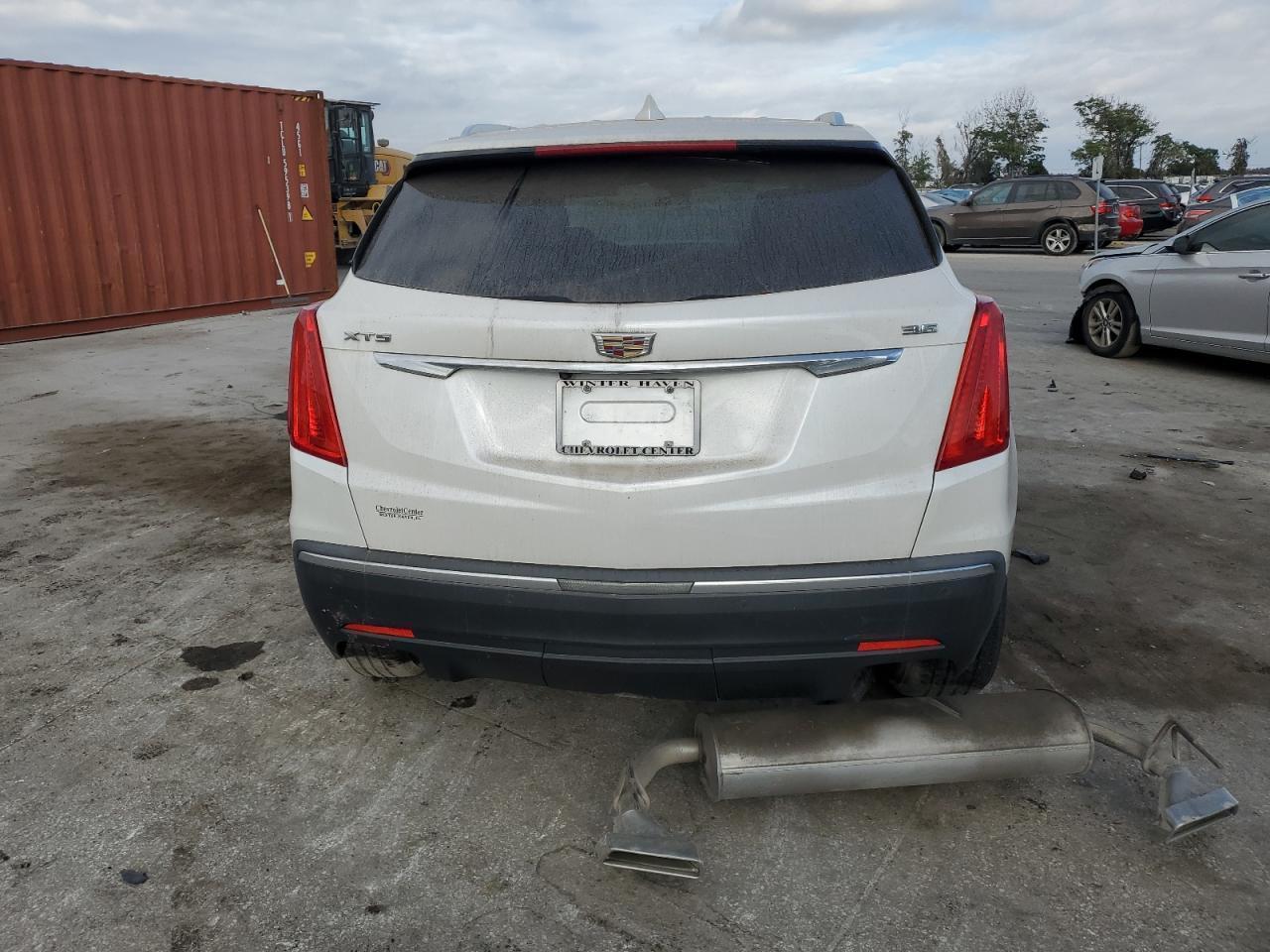 2018 Cadillac Xt5 Luxury Белый vin: 1GYKNCRS8JZ182473