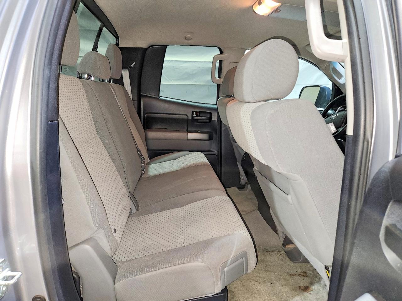 2010 Toyota Tundra Double Cab Sr5 Silver vin: 5TFUY5F11AX115691