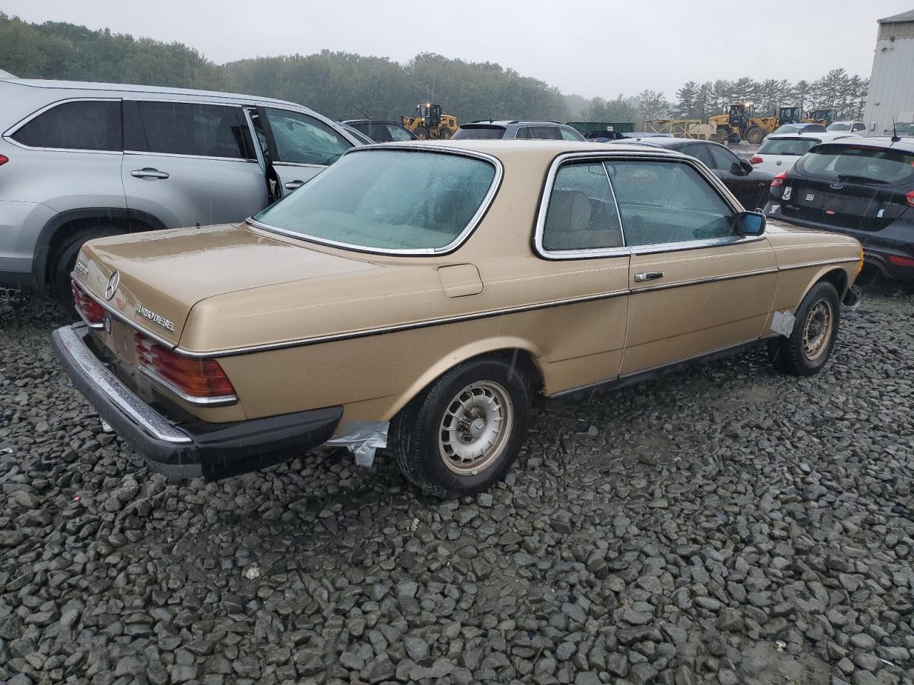 1984 Mercedes-benz 300 Cdt Золотой vin: WDBAB53A1EA138940