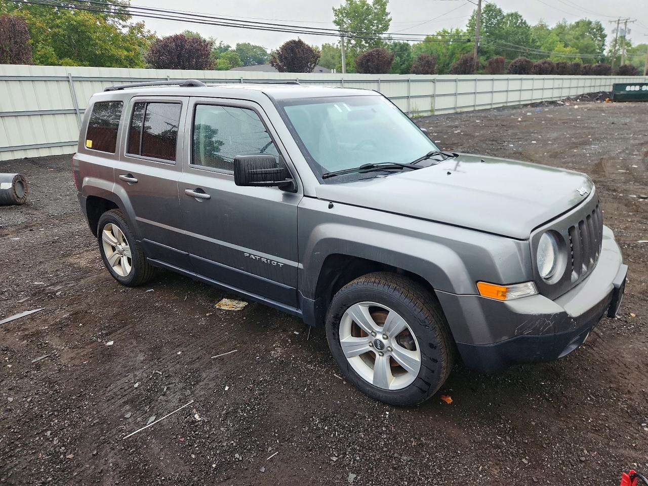 2014 Jeep Patriot Latitude Gray vin: 1C4NJRFB9ED512291
