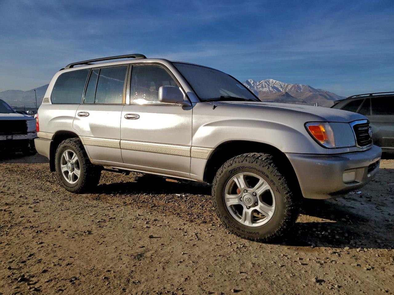 2002 Toyota Land Cruiser Silver vin: JTEHT05J622024480