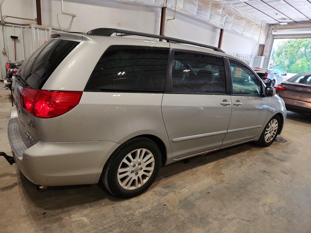 2008 Toyota Sienna Xle Серебряный vin: 5TDZK22C58S108496