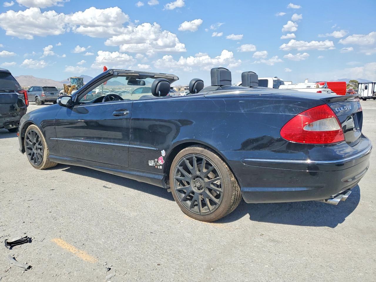 2008 Mercedes-benz Clk 550 Black vin: WDBTK72F38T092974