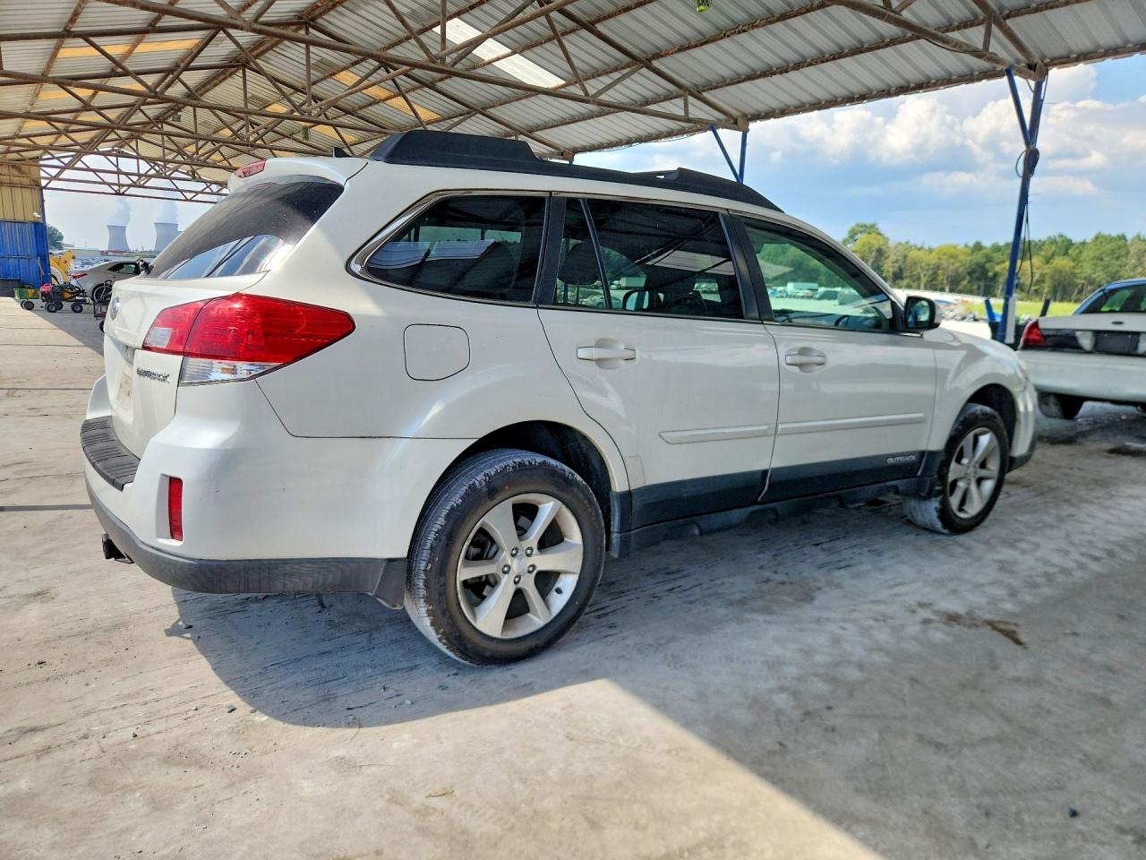 2013 Subaru Outback 2.5i Limited White vin: 4S4BRCPC8D3226058
