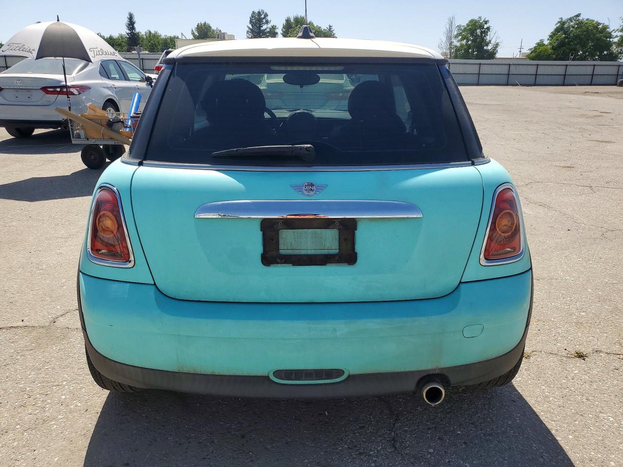 2009 Mini Cooper Turquoise vin: WMWMF33519TW79262