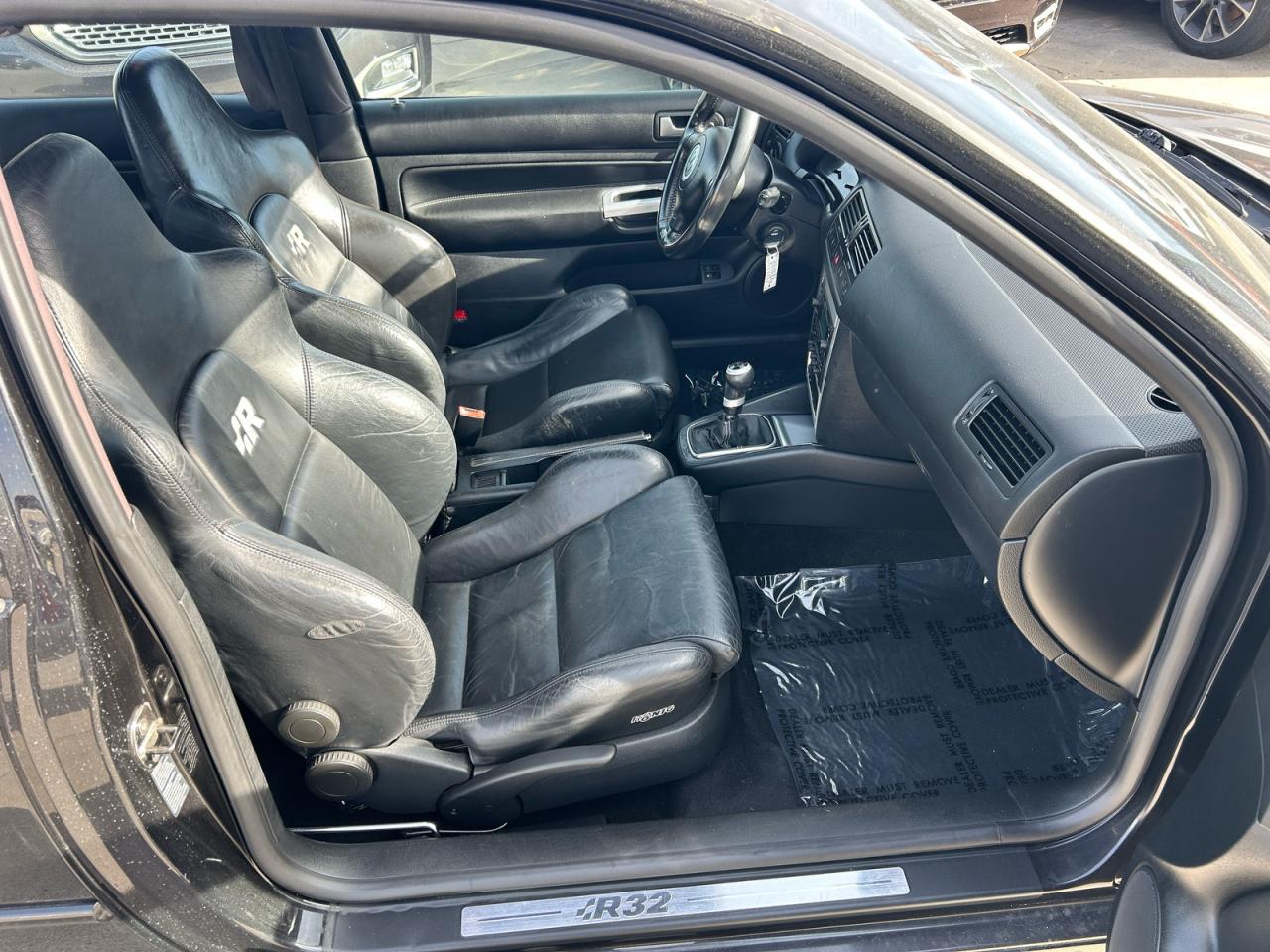 2004 Volkswagen R32 Черный vin: WVWKG61J34D099569