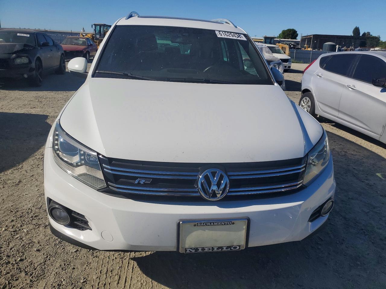 2014 Volkswagen Tiguan S White vin: WVGAV3AXXEW103879
