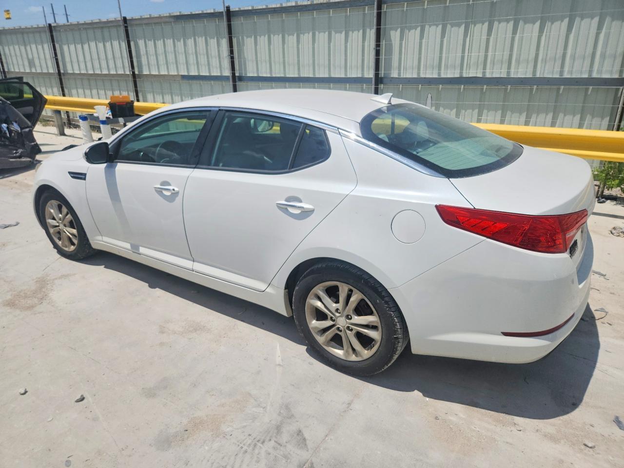 2013 Kia Optima Lx White vin: 5XXGM4A7XDG094270