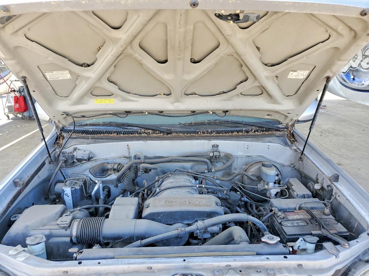 2002 Toyota Sequoia Sr5 Silver vin: 5TDBT44A32S089203