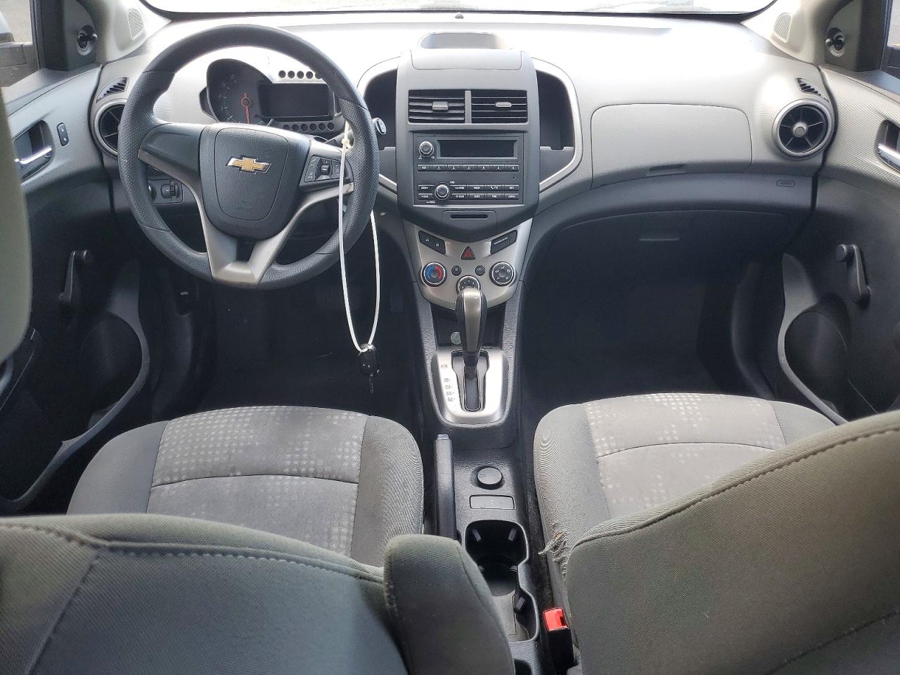 2014 Chevrolet Sonic Ls White vin: 1G1JA6SH9E4195595