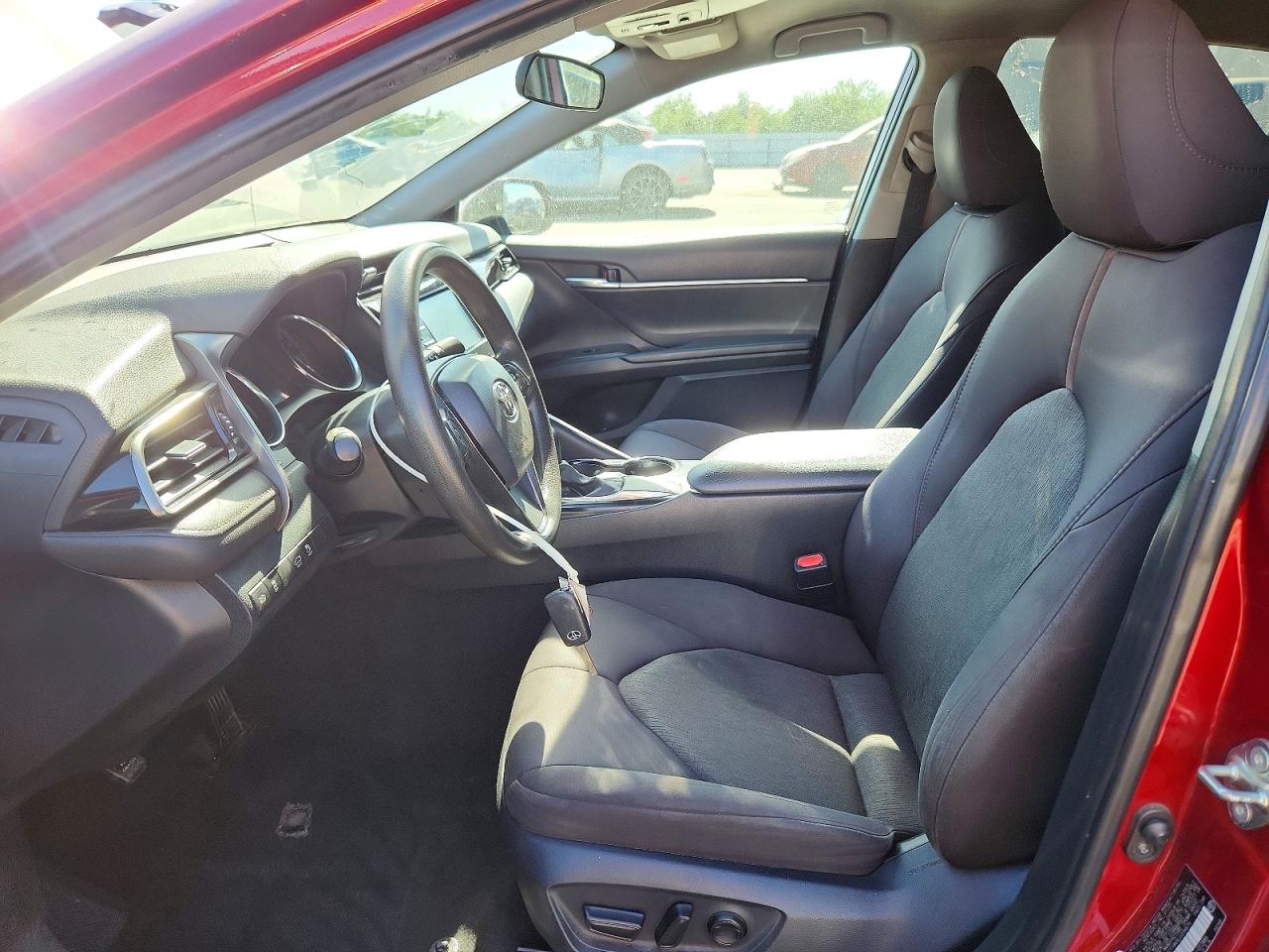 2020 Toyota Camry Le Red vin: 4T1C11AKXLU334674