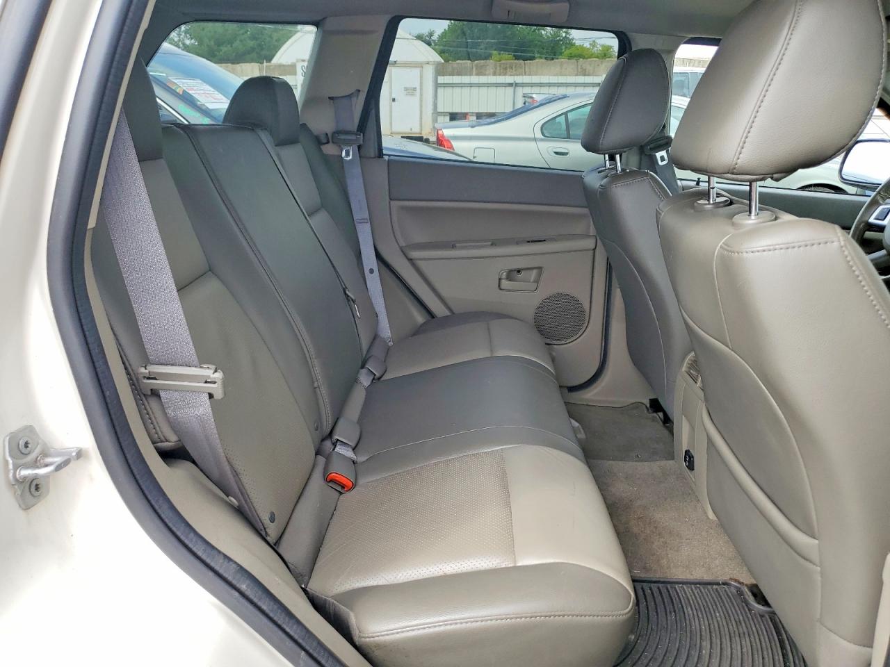 2008 Jeep Grand Cherokee Laredo White vin: 1J8GR48K78C104358