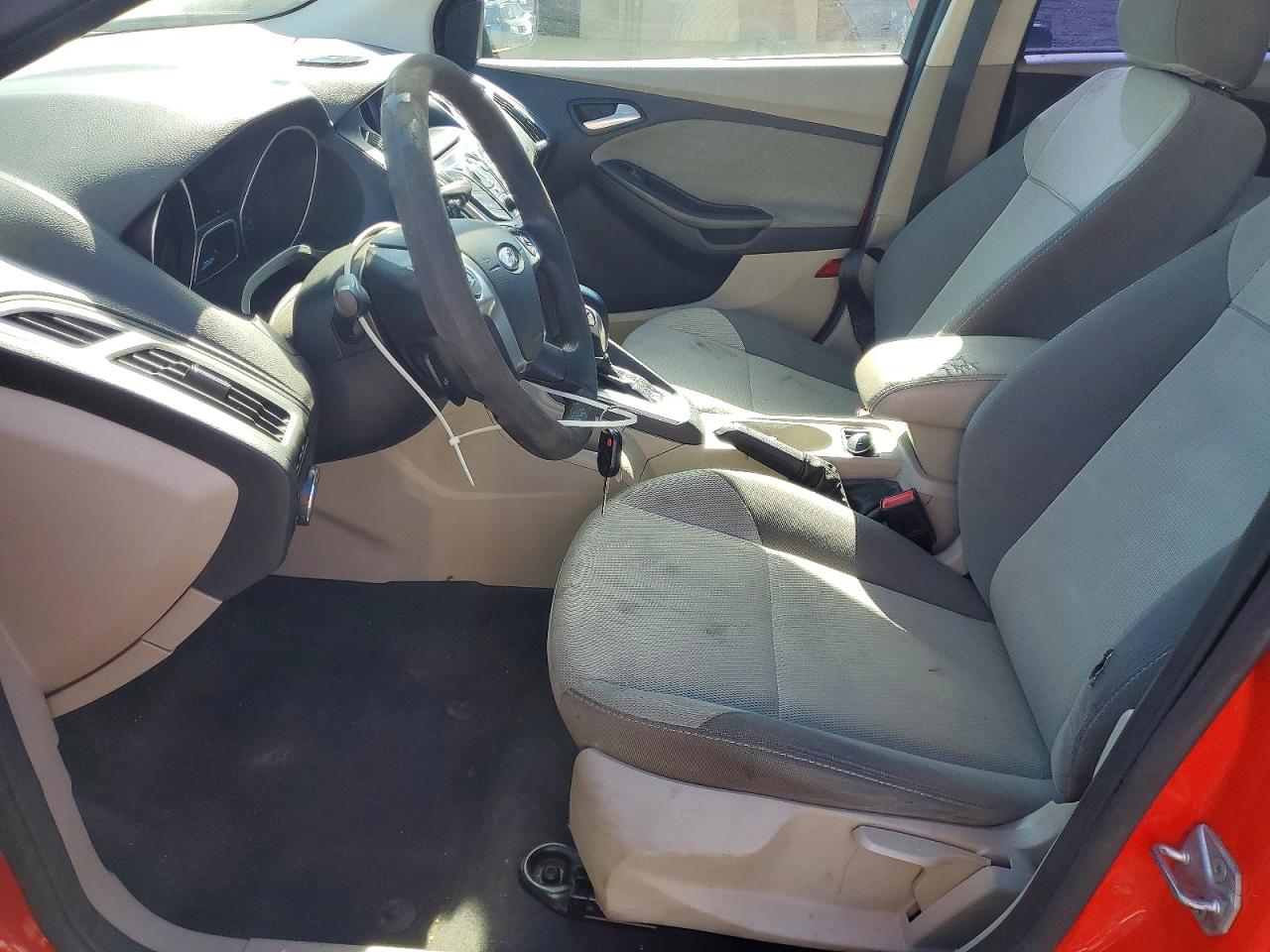 2014 Ford Focus Se Red vin: 1FADP3K28EL176738