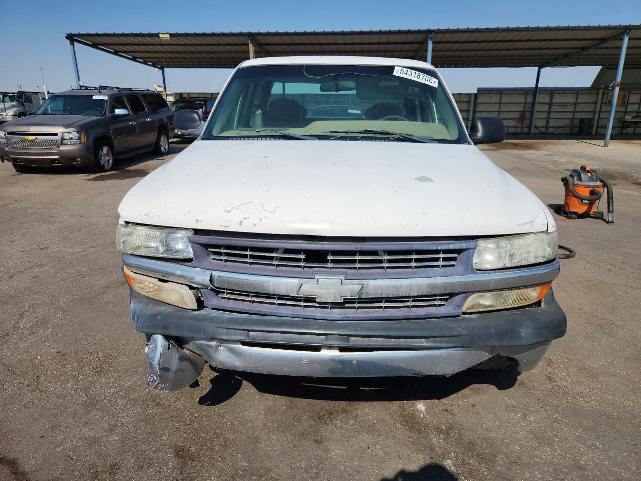 2000 Chevrolet Silverado C1500 White vin: 2GCEC19W1Y1310863
