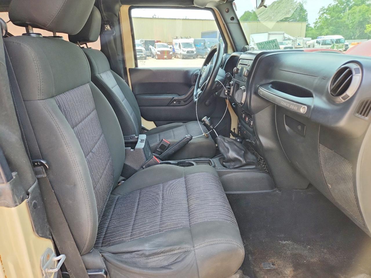 2011 Jeep Wrangler Sport Tan vin: 1J4AA2D11BL620366