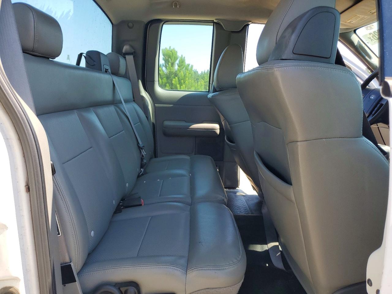 2004 Ford F150 White vin: 1FTRX12W14NA10118