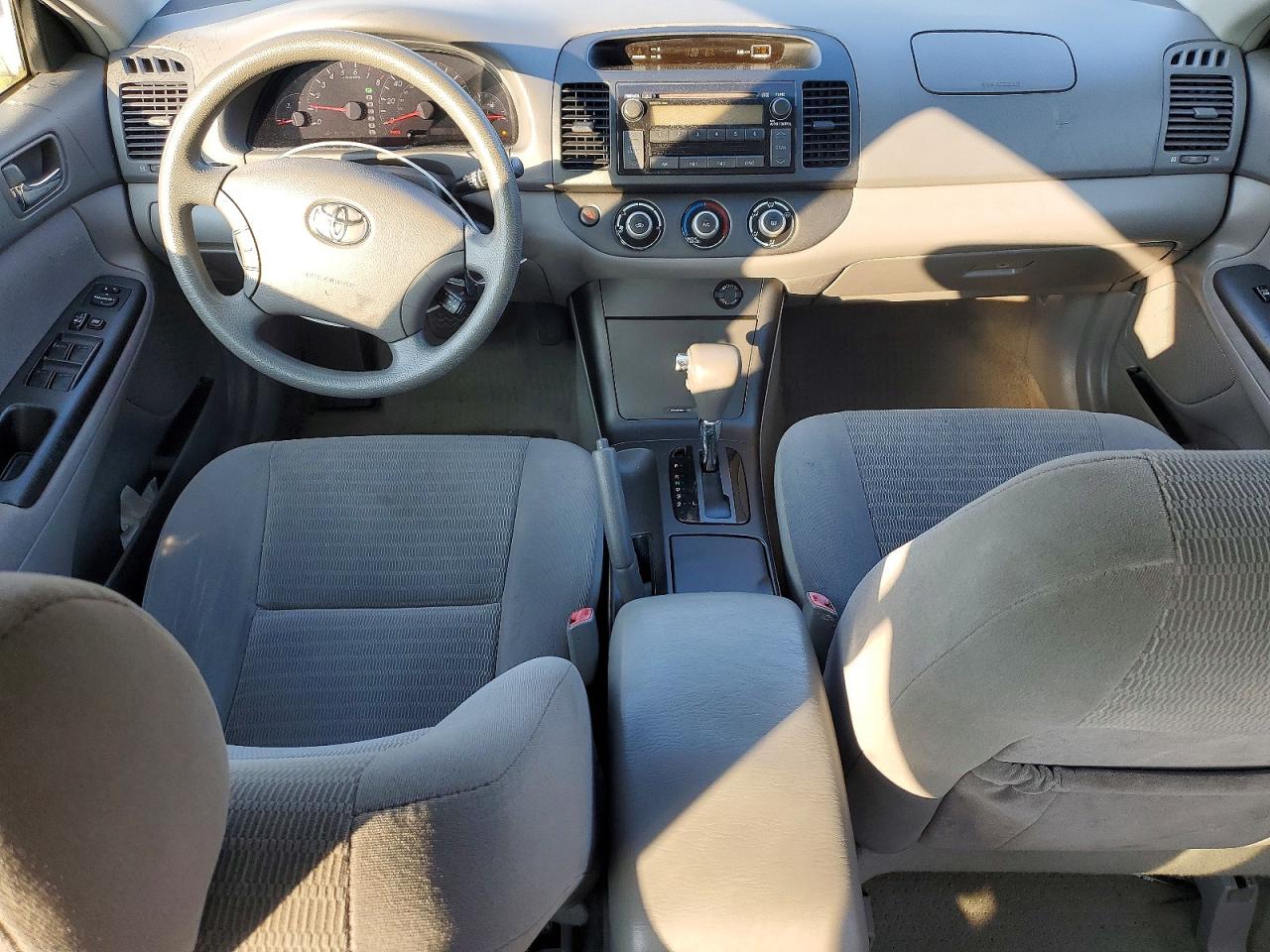 2005 Toyota Camry Le Silver vin: 4T1BE32K25U538754