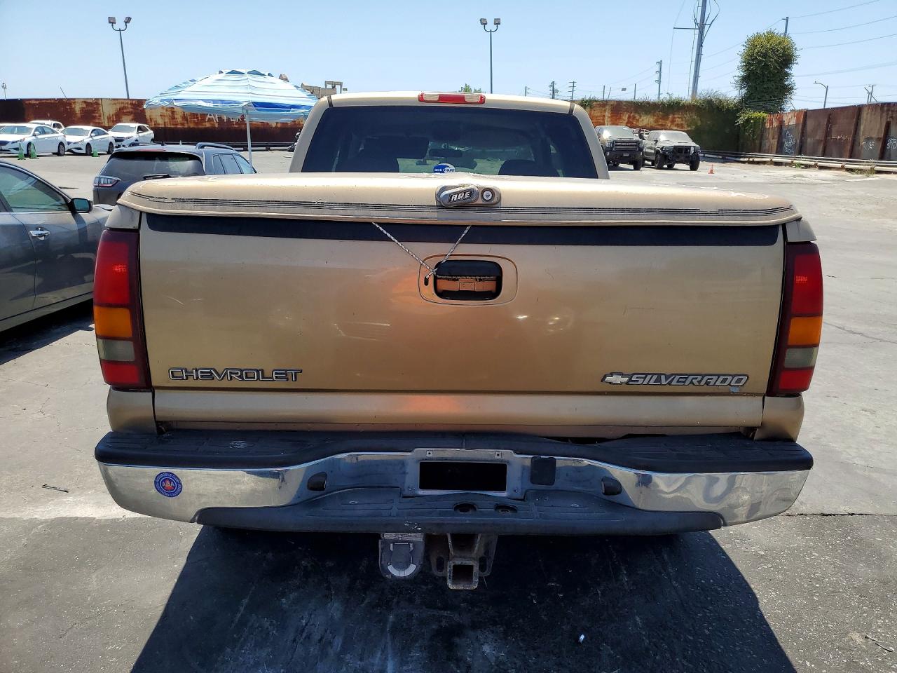 2000 Chevrolet Silverado C1500 Gold vin: 2GCEC19TXY1161584