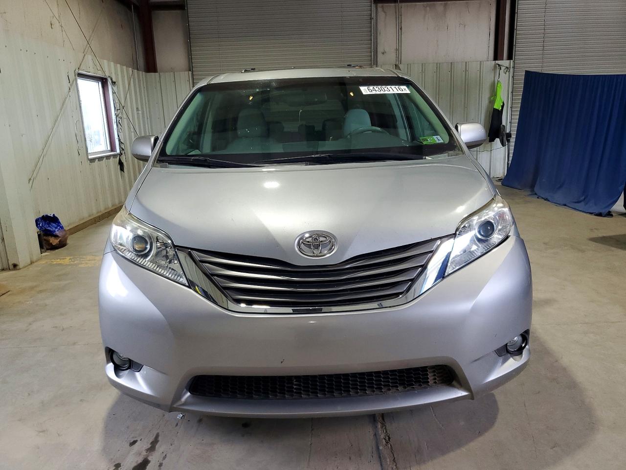 2014 Toyota Sienna Xle 8-passenger Silver vin: 5TDYK3DC5ES411546
