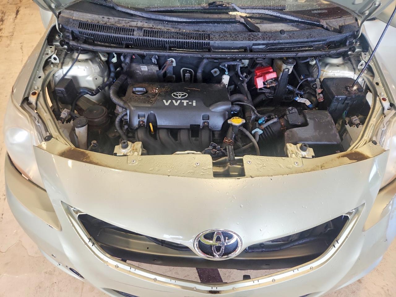 2007 Toyota Yaris Base Gold vin: JTDBT923971108343