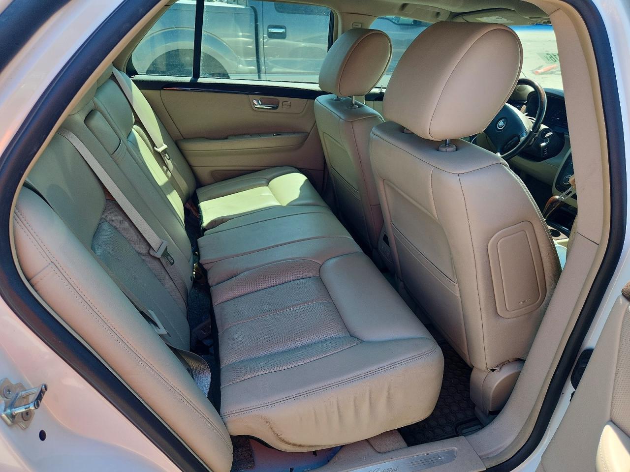 2011 Cadillac Dts Premium Collection Белый vin: 1G6KH5E69BU118932