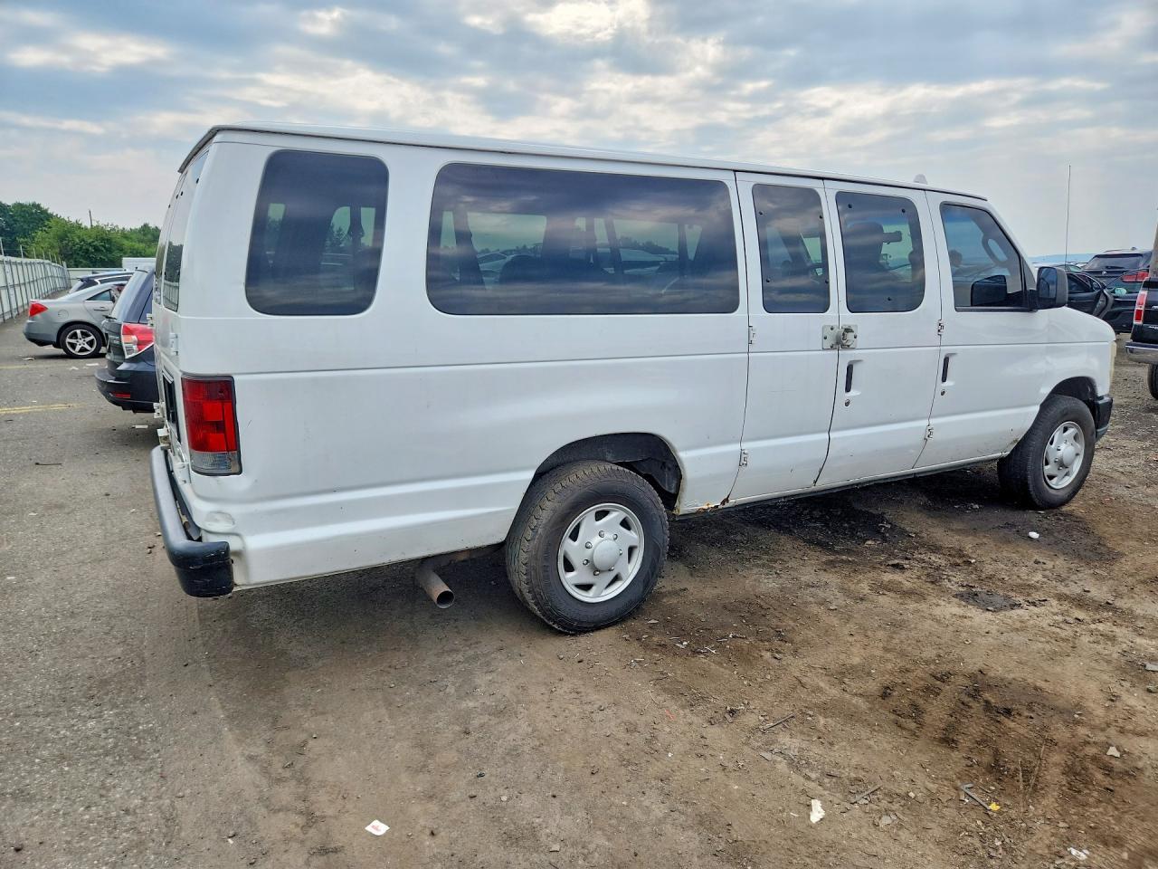 2011 Ford Econoline E350 Super Duty Wagon White vin: 1FBSS3BL4BDB01845