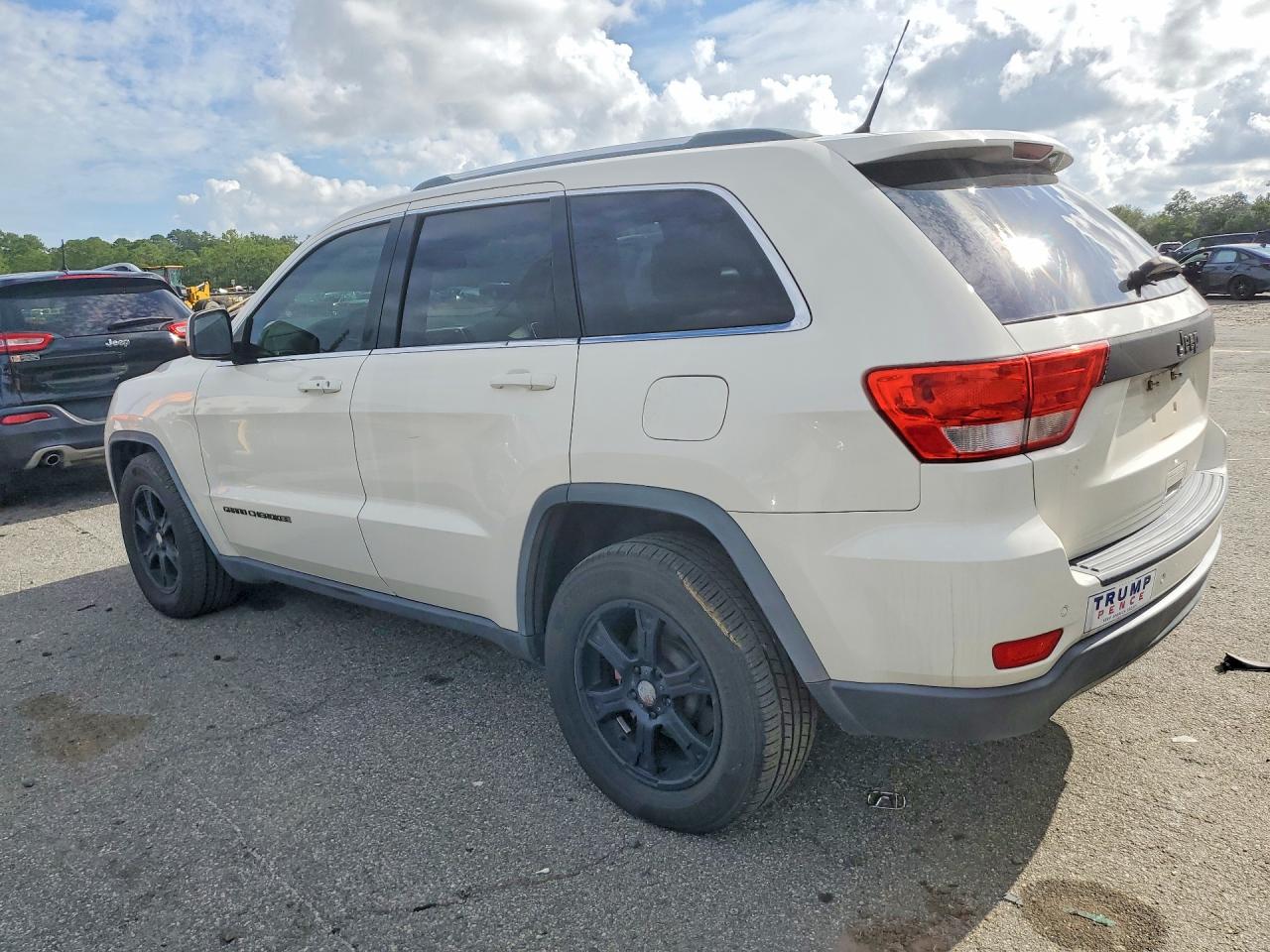 2011 Jeep Grand Cherokee Laredo White vin: 1J4RS4GG3BC508387
