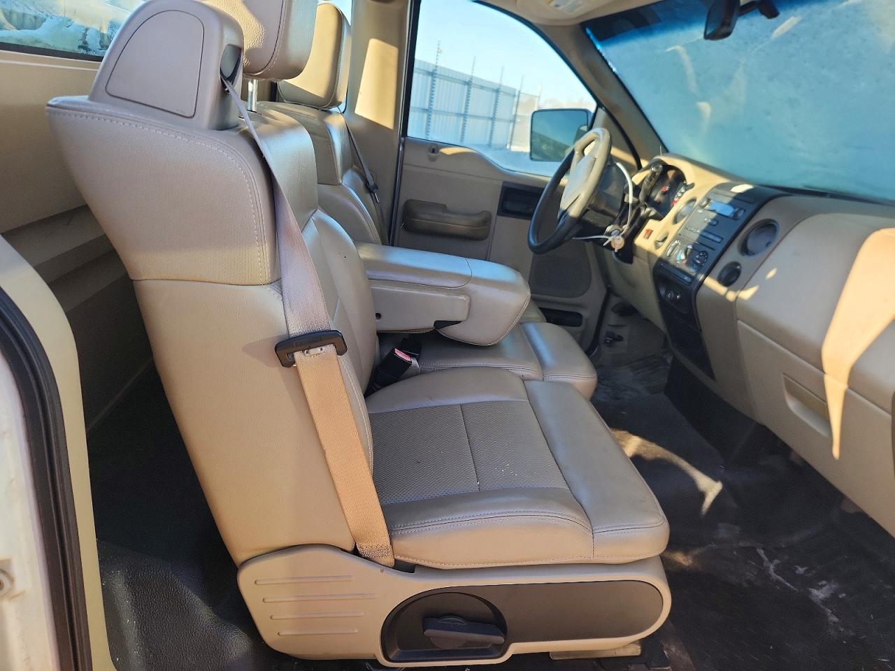 2008 Ford F150 White vin: 1FTRF12288KB80595