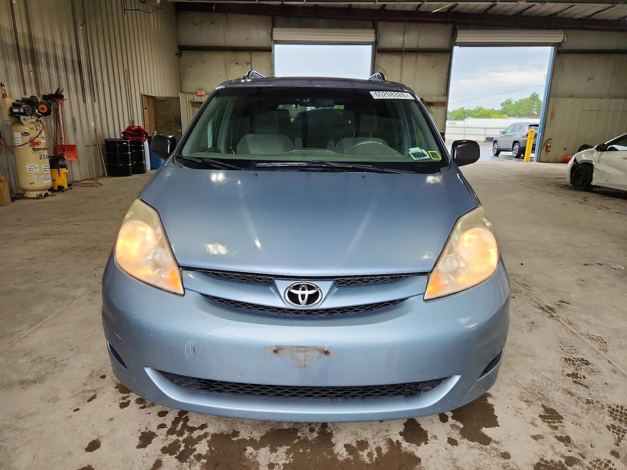 2010 Toyota Sienna Le Blue vin: 5TDJK4CC2AS029087