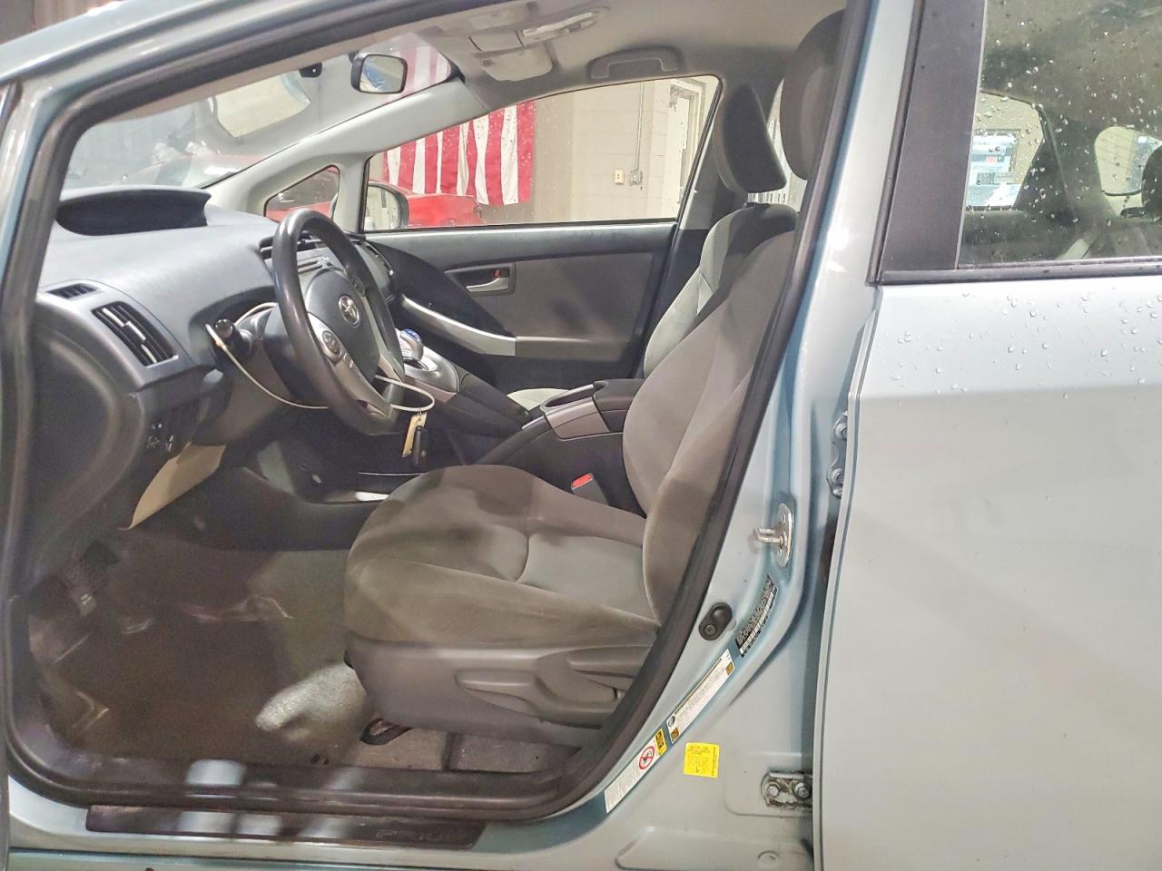 2014 Toyota Prius Three Синий vin: JTDKN3DU3E1815061