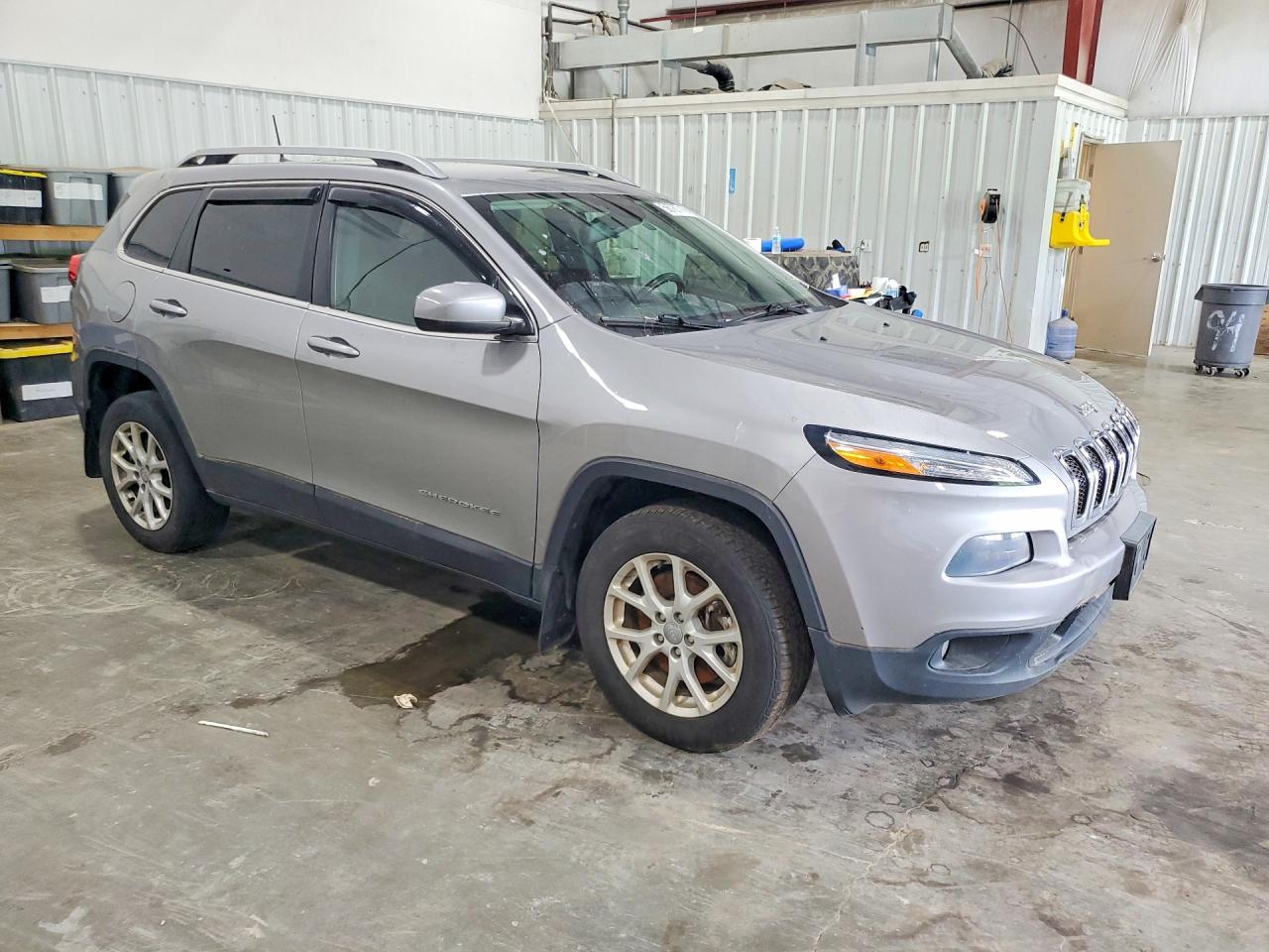 2016 Jeep Cherokee Latitude Gray vin: 1C4PJMCS6GW322441