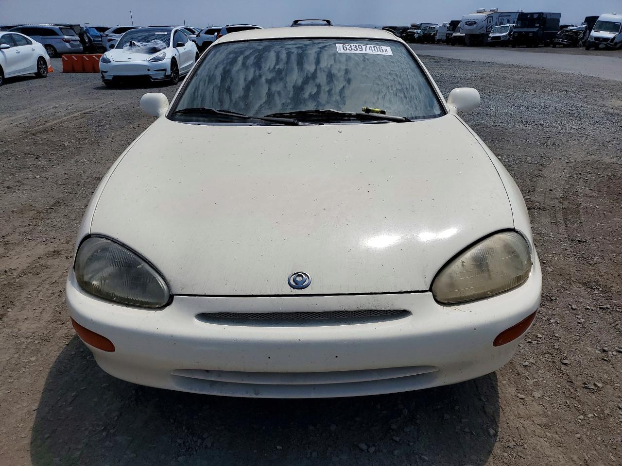 1995 Mazda Mx-3 Base White vin: JM1EC4354S0400285