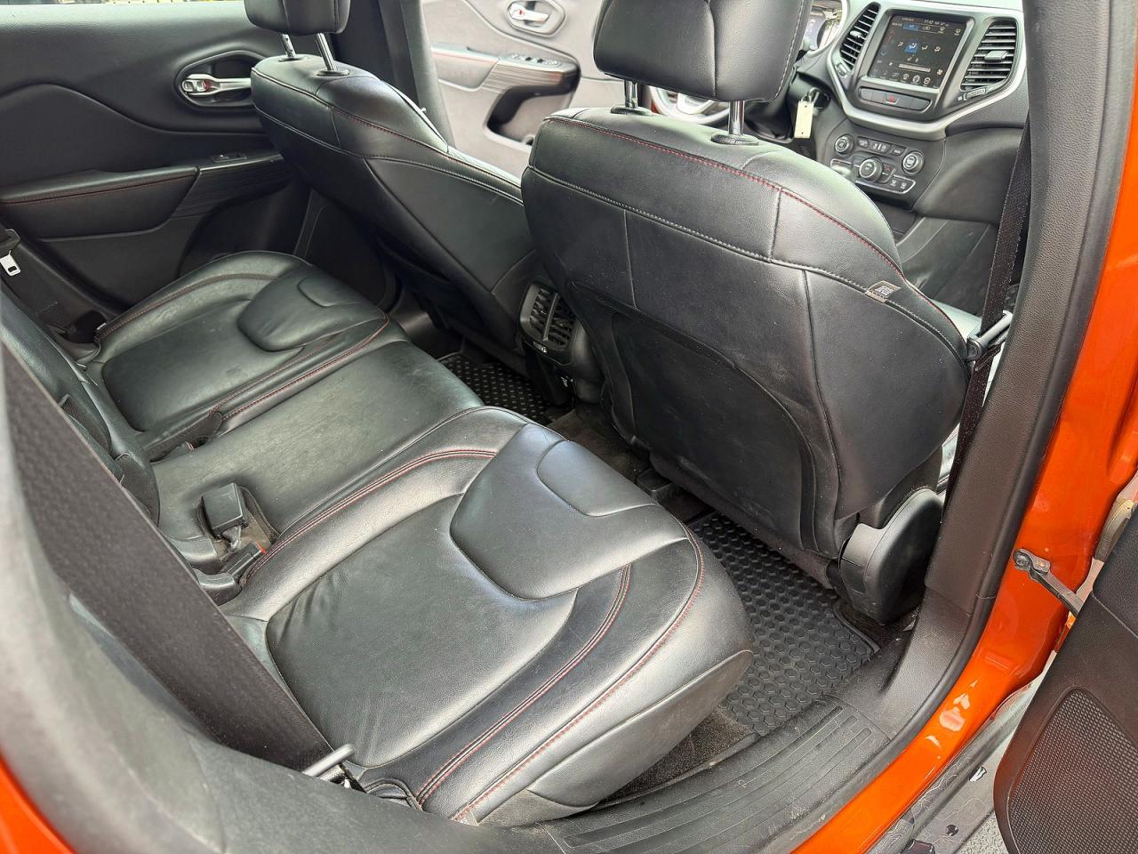 2015 Jeep Cherokee Trailhawk Orange vin: 1C4PJMBS8FW545113
