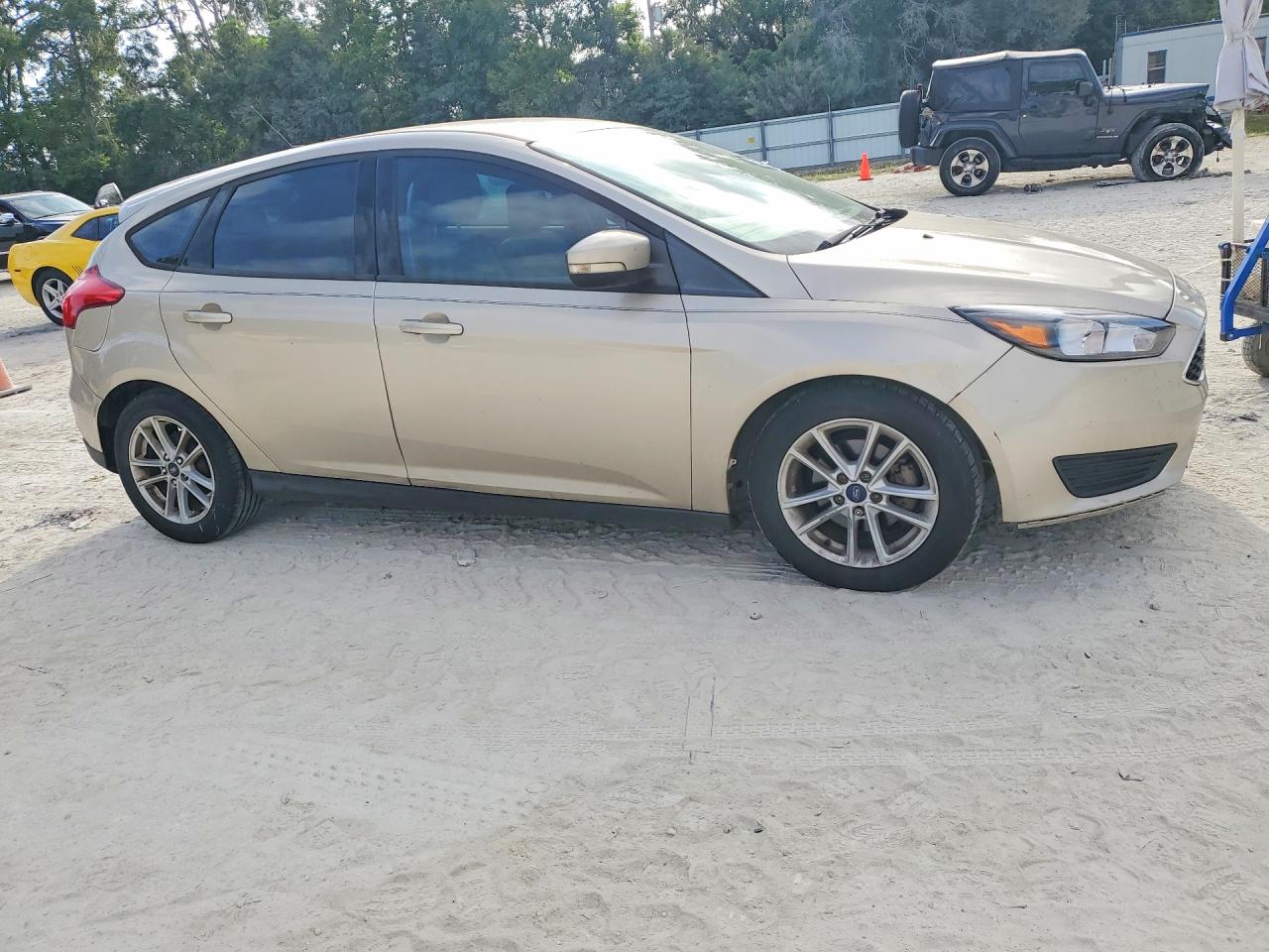 2017 Ford Focus Se Tan vin: 1FADP3K26HL241963
