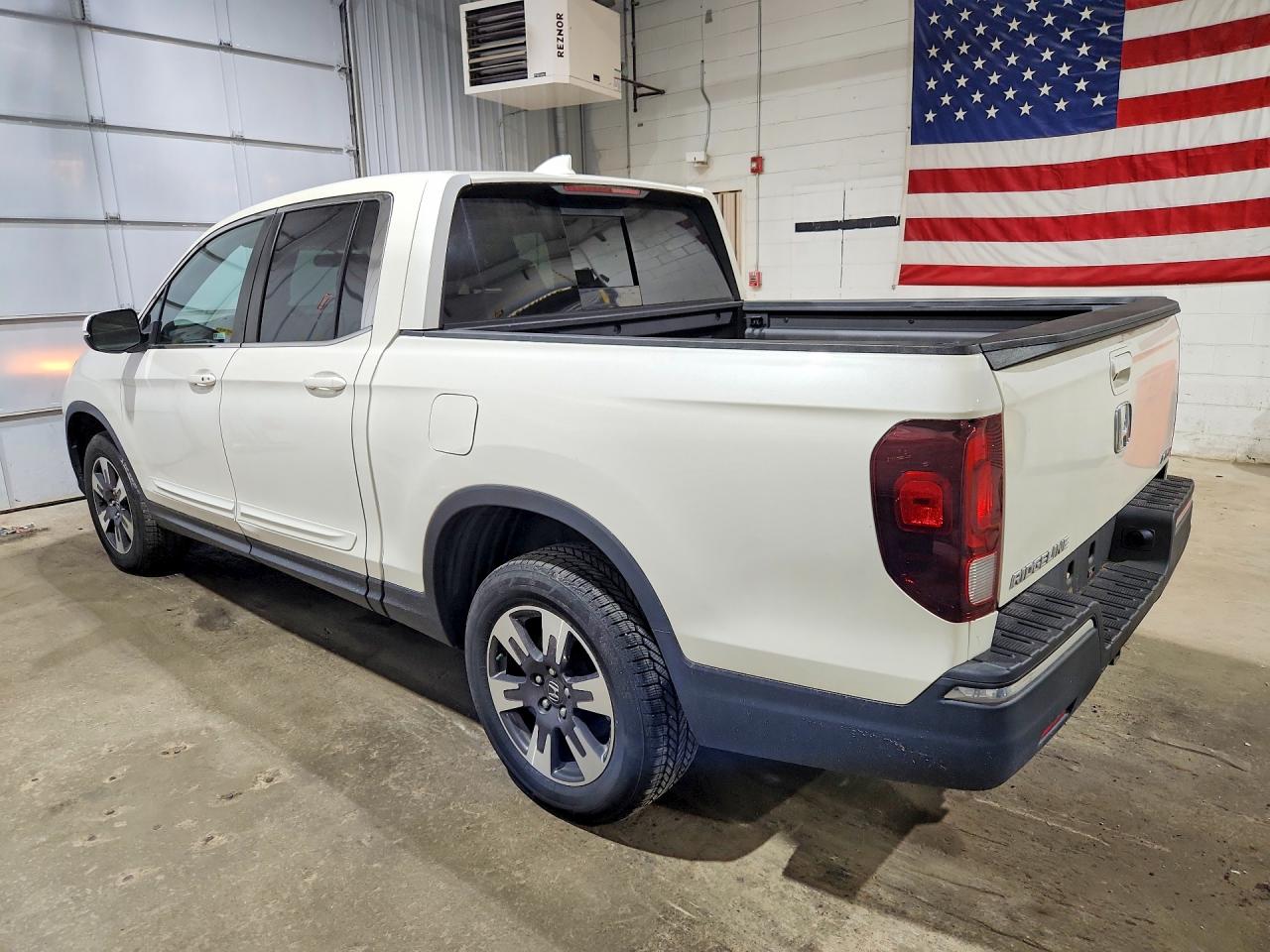 2019 Honda Ridgeline Rtl White vin: 5FPYK3F56KB036014