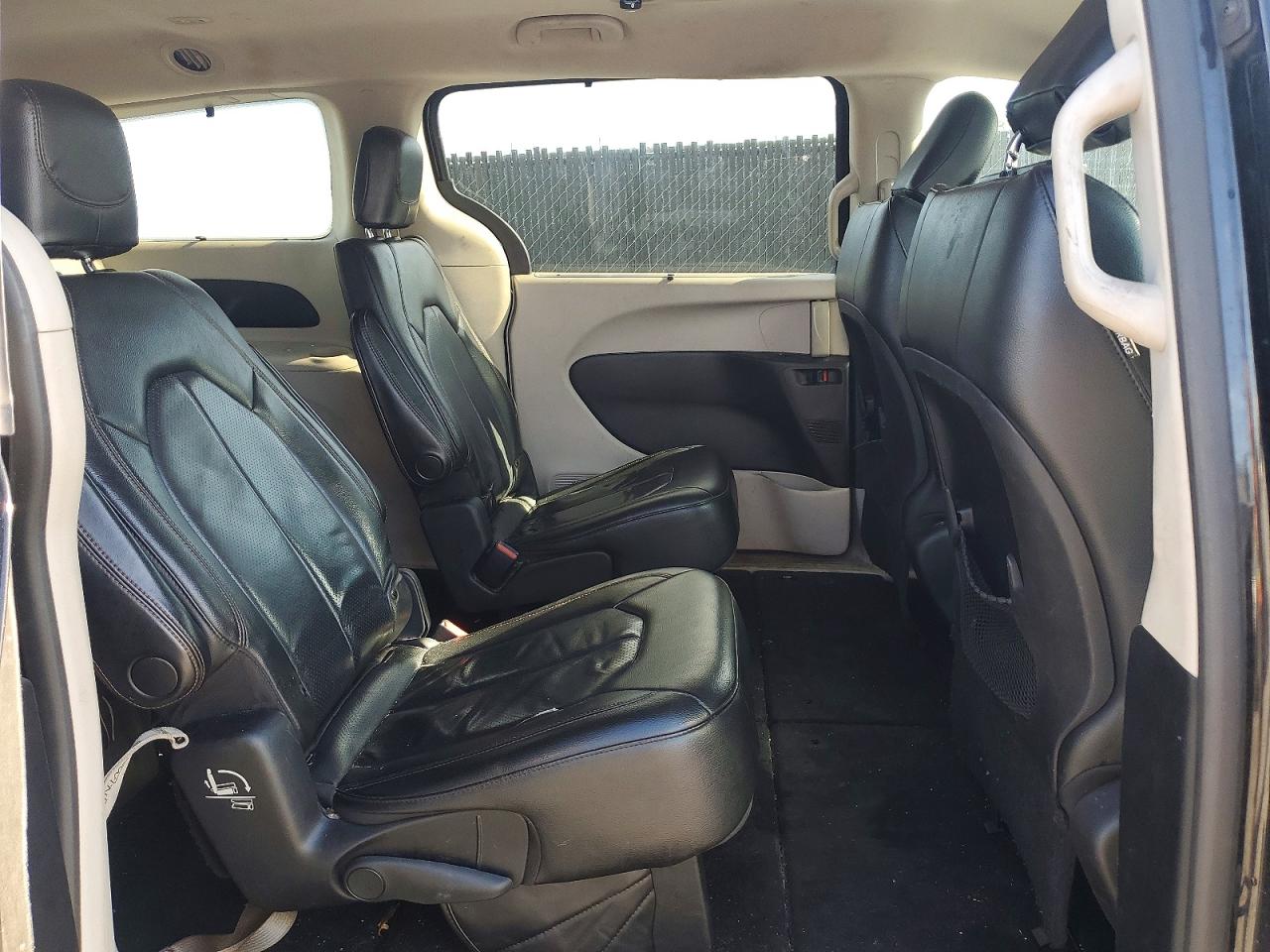 2019 Chrysler Pacifica Touring L Black vin: 2C4RC1BG7KR731614