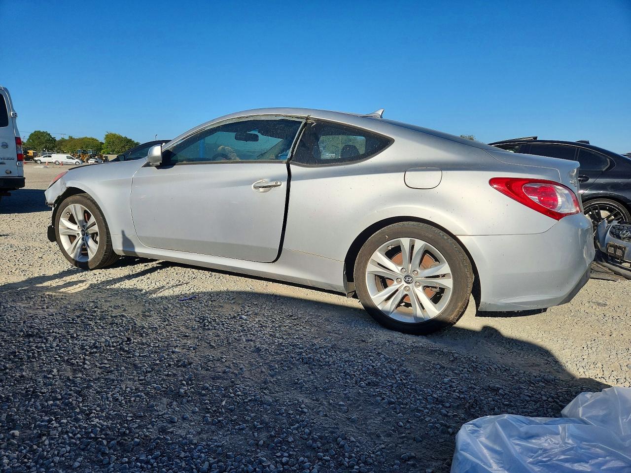 2010 Hyundai Genesis Coupe 2.0t Silver vin: KMHHT6KD6AU028405